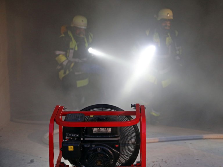 Grossansicht in neuem Fenster: Freiwillige Feuerwehr Mammendorf - Übung Tiefgarage Grossansicht in neuem Fenster: Freiwillige Feuerwehr Mammendorf - Übung Tiefgarage