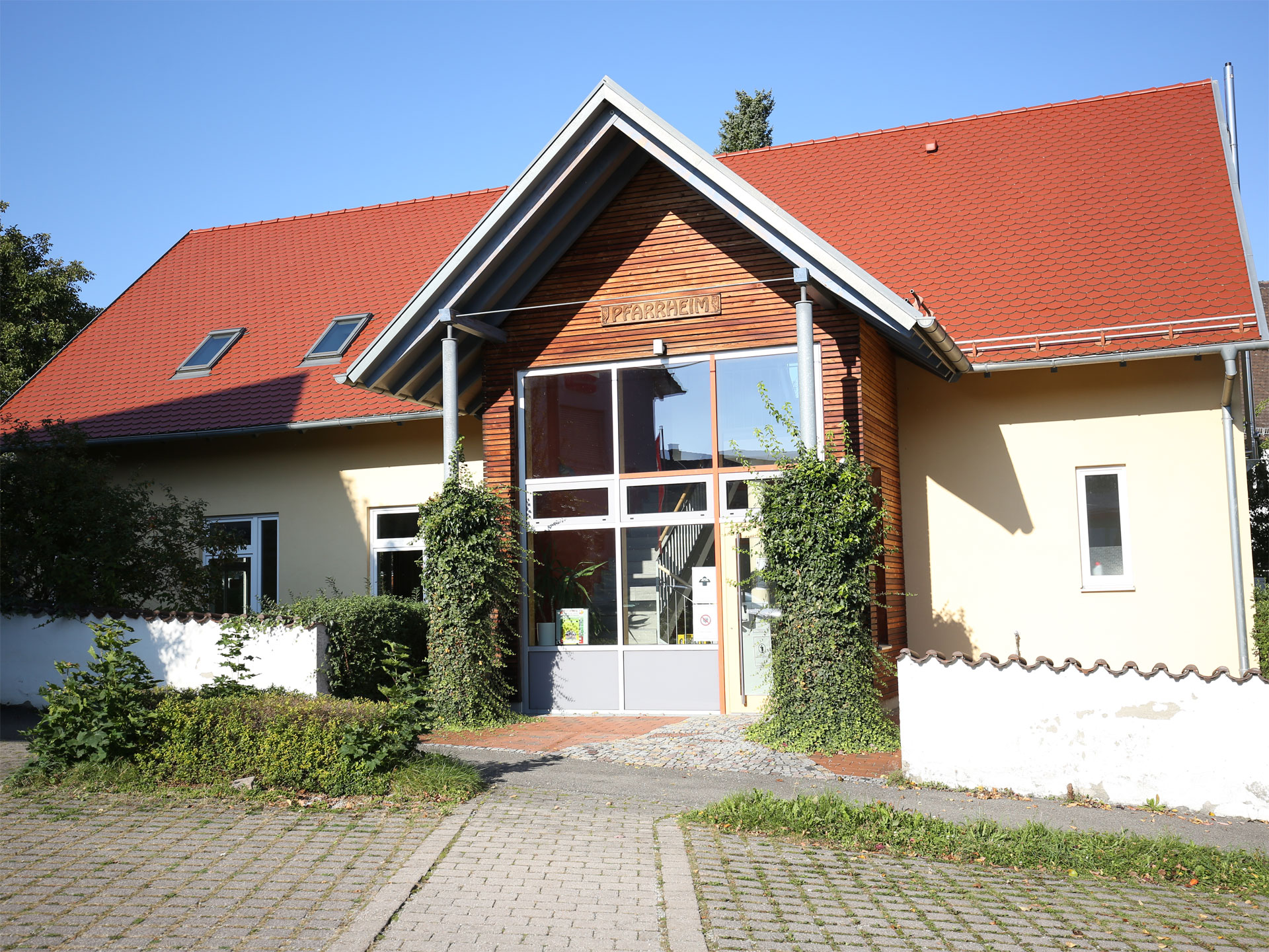 Grossansicht in neuem Fenster: Pfarramt St. Johannes Baptist Althegnenberg