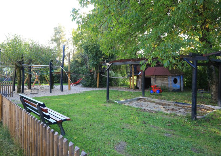 Grossansicht in neuem Fenster: Kinderspielplatz Hörbach