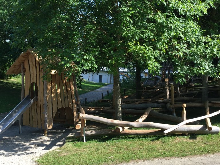 Kinderspielplatz in Günzlhofen